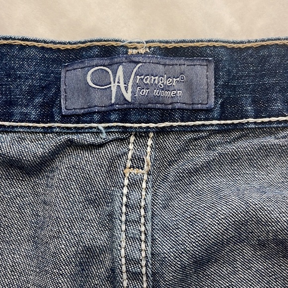 Size 14 Wrangler for Women Denim Blue Jeans - Wide Leg - Big Bottom Cropped - Picture 8 of 11